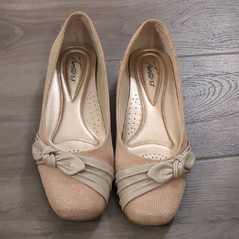 Trotters Shoes with Bow Detail